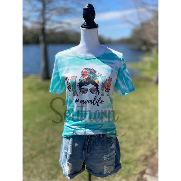 “Mom” #momlife Messy Bun Sunglasses Headband Bleached Sublimation Green - Picture 1 of 2